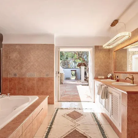 Villa Sa Tanca Ibiza Located Puig D'en Vall, 6b , Pool , Tennis Montecristo